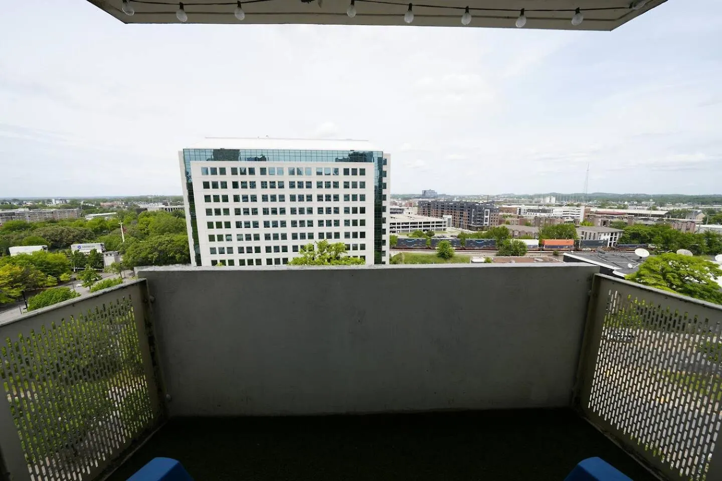 Traveling Nurses And Professionals Parking Included Pet Friendly Downtown Apartment Nashville United States